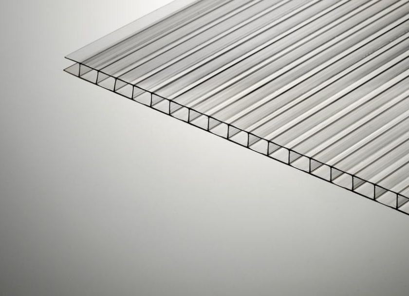 Поликарбонат прозрачный 4 мм 6м 0,42кг*м2 красный скотч (Пластилюкс)