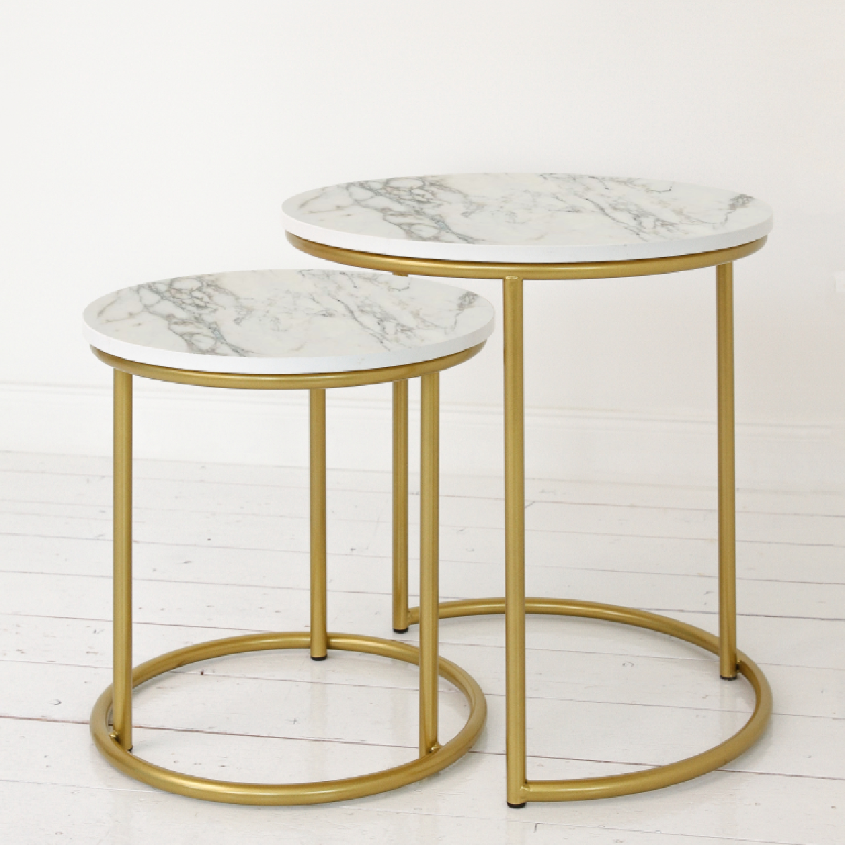 Стол журнальный МАТРЕШКА каркас золото 1923 /столешница ЛДСП Сабия (белый мрамор) (к-т 2 шт.)